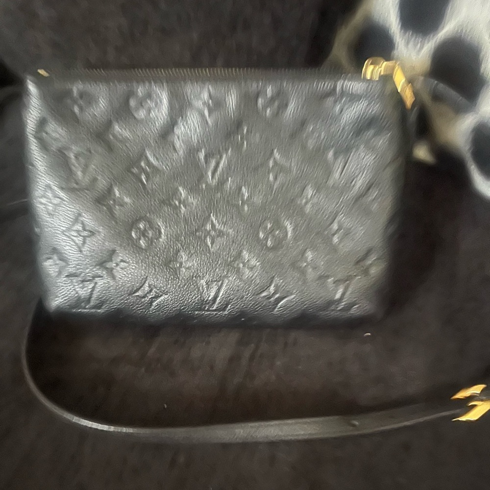 Elegant Black Leather Women's Bag - Picture 2 of 3